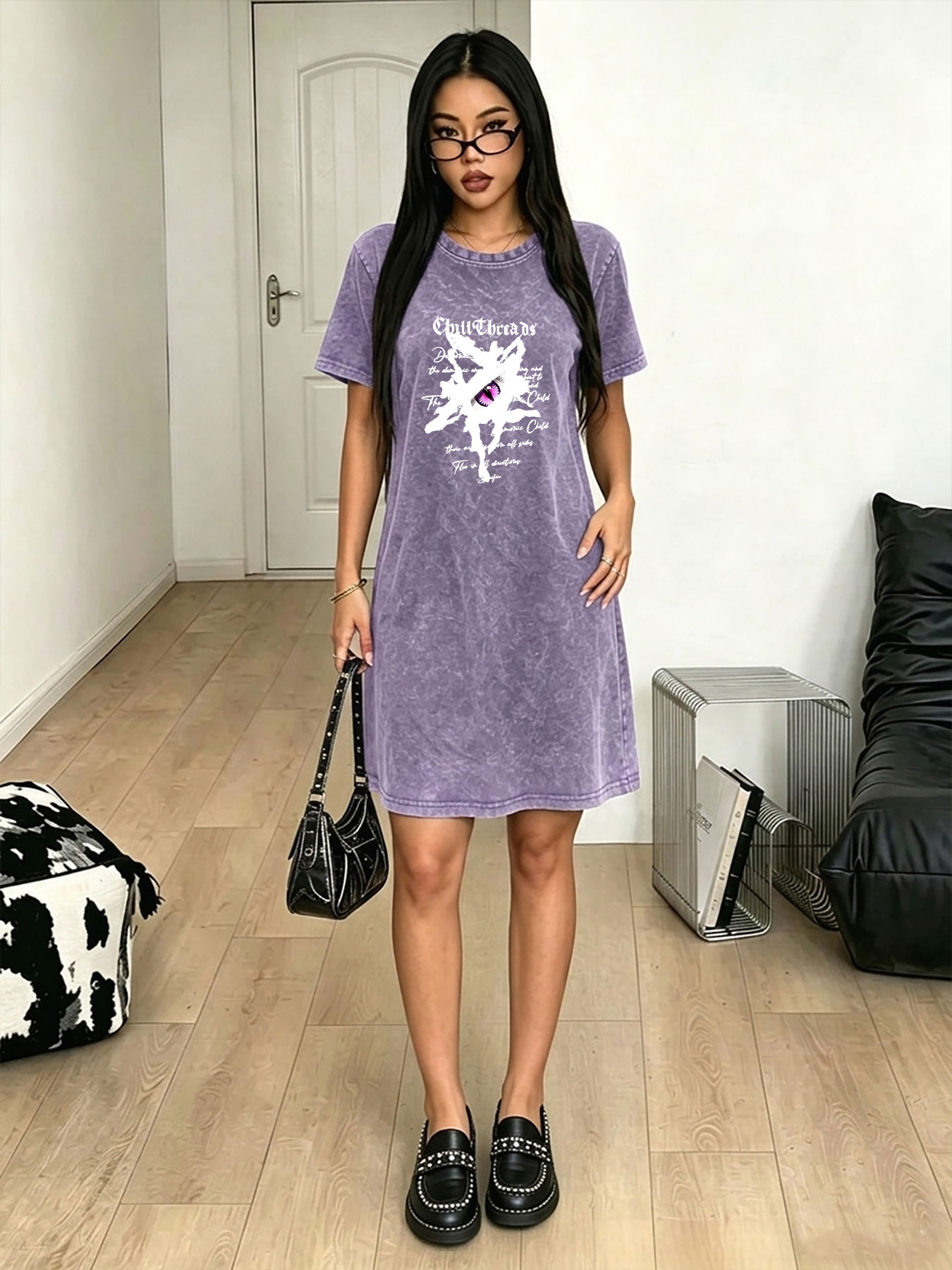 Streetwear Brand With Eye - レディース ウォッシュド ヴィンテージ Tシャツドレス、ファッションストリートウェアブランドドレス、紫の目と文字がプリントされています
